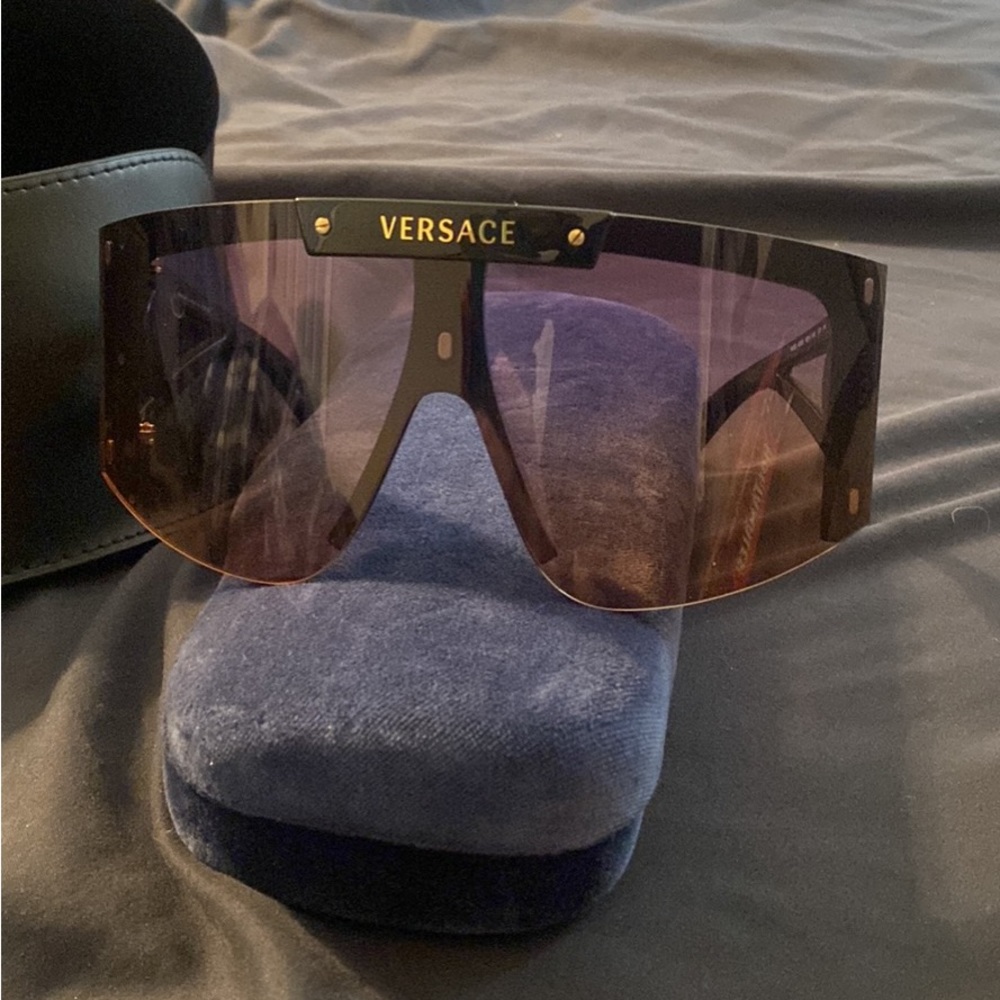 Versace women’s shield glasses used like new comes with different shields